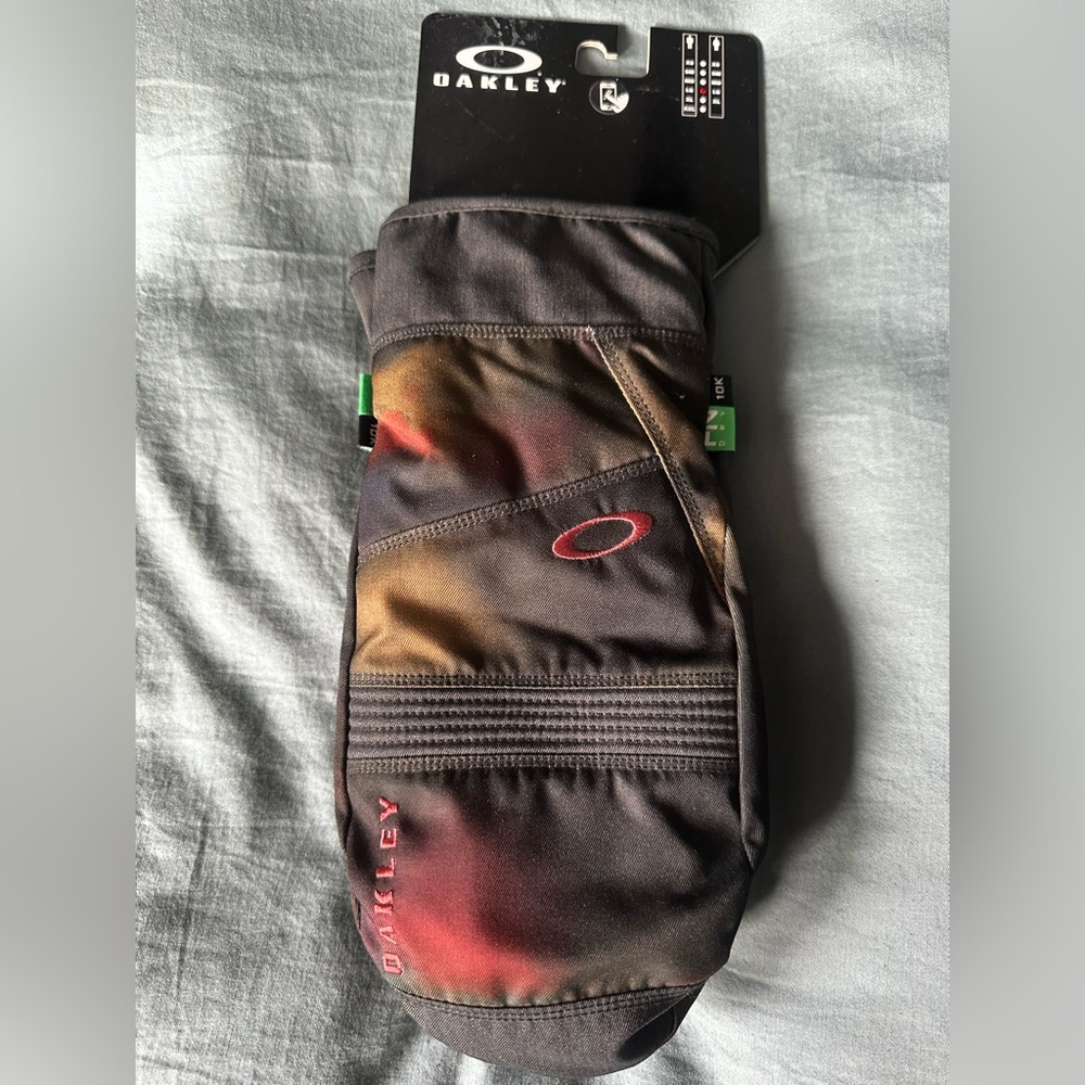 Oakley Black and Red Men’s Mittens Size L Snowboarding Skiing